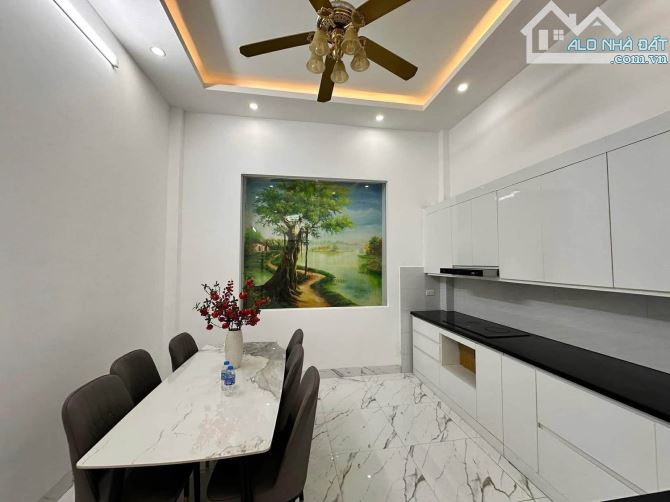 BÁN NHÀ NGỌC LÂM - 8.X TỶ - 43M2 - MT4M - 5 TẦNG - 4 PN - Ô TÔ - GIẢM GIÁ SỐC - 3
