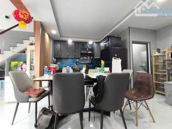 Bán nhà 2 tầng ngang 10 dt 120m2 ngay Trung Chánh hóc môn 3pn giá 5tỷ. - 3