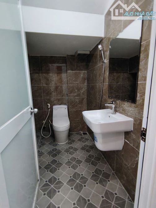 Nhà 4 tầng đường xe hơi thông suốt , chợ Đông Bắc , gần CV Phần Mềm , giá chỉ 4.85 tỷ - 3