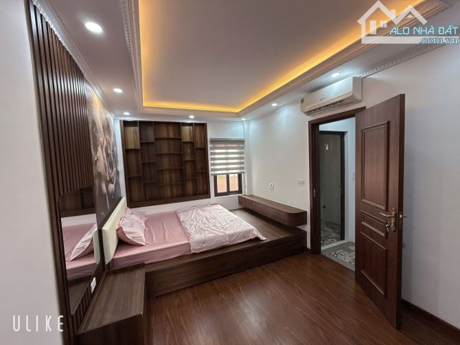 Bán nhà đường Cầu Giấy - Sổ 34m2 - 6 tầng - giá 8 tỷ - MT 4m - ngõ 3 gác chạy vù vù. - 3