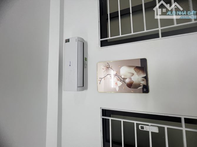 BÁN NHÀ cho gia đình có con học trên Hà Nội, Gần bến xe Buýt , Giá Rẻ - 3