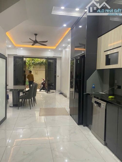 TUYỆT PHẨM NGỌC LÂM 48M - 5 TẦNG, Ô TÔ ĐỖ CỬA HÀNG XÓM MIPEC, - HƠN 11 TỶ - 3