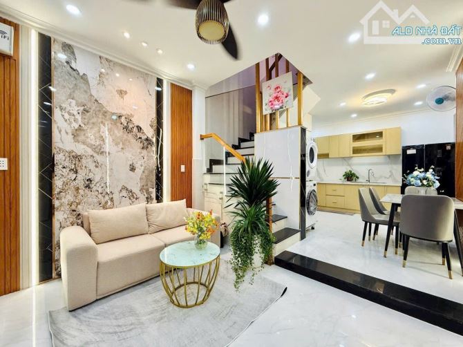 4PN, Sát mặt tiền, Nhà đẹp 3 tầng, Hẻm XH. Nhỉnh 5 tỷ - 3