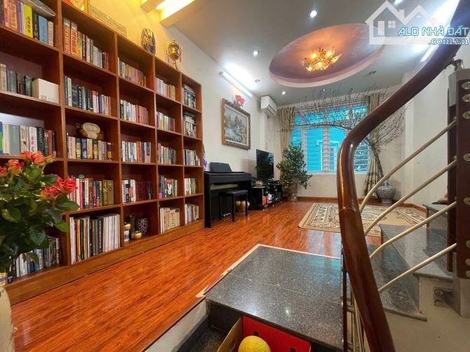 NHỈNH 5 TỶ NHÀ HÀO NAM - NGÕ THÔNG THOÁNG - GẦN CÁT LINH VĂN MIẾU - 6 TẦNG - 3