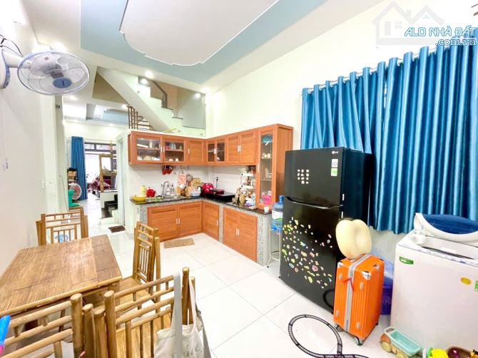 NGAY TRƯỜNG THPT ĐÀO SƠN TÂY THỦ ĐỨC - NHÀ 2 TẦNG 4PN 70M2 - SỔ RIÊNG HOÀN CÔNG CHỈ 4.9 TỶ - 3