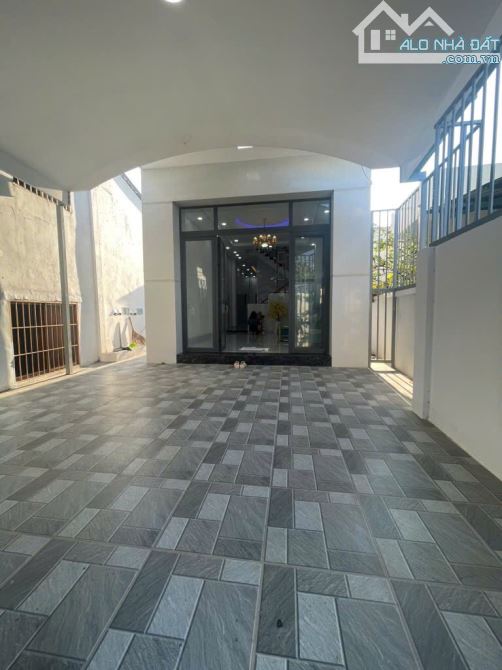 Bán nhà 3 tầng mới, Huỳnh Tấn Phát. 132m2 - Ngang 5m - xe hơi đậu trong nhà - Chỉ 7.x tỷ - 3