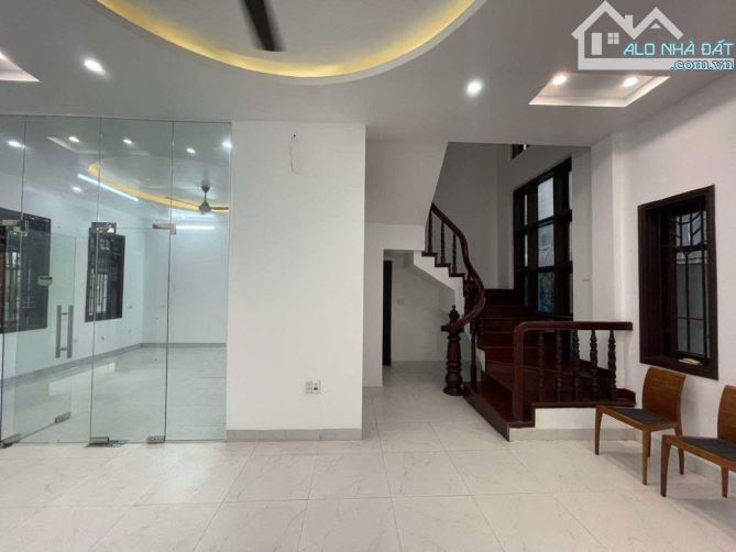 BIỆT THỰ CAO CẤP MỘ LAO HÀ ĐÔNG, LÔ GÓC, Ô TRÁNH VỈA HÈ, 157M2- 3 TẦNG- MT 22M- GIÁ 32 TỶ - 3