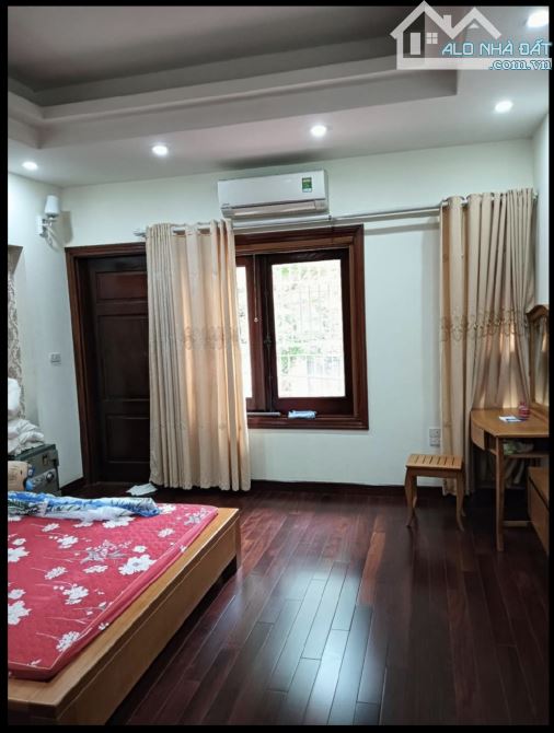 Mặt phố Hàng Bài, Hoàn Kiếm, Hà Nội. 2290m2, 3 tầng, mt 38m - 4