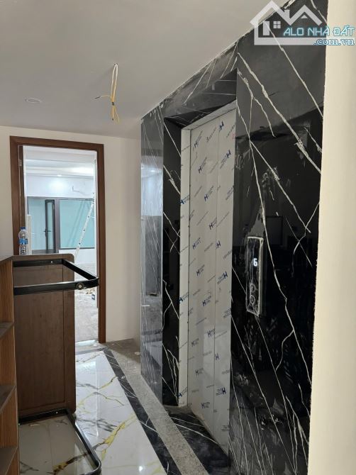 Minh Khai oto tránh nhà xây mới 7 tầng có thang máy , kd cực tốt . Vị trí đi lại thuận lợi - 4