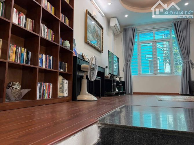 NHỈNH 5 TỶ NHÀ HÀO NAM - NGÕ THÔNG THOÁNG - GẦN CÁT LINH VĂN MIẾU - 6 TẦNG - 4