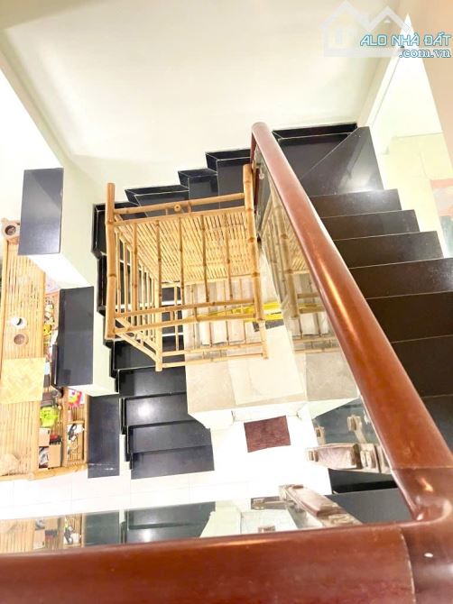 NGAY TRƯỜNG THPT ĐÀO SƠN TÂY THỦ ĐỨC - NHÀ 2 TẦNG 4PN 70M2 - SỔ RIÊNG HOÀN CÔNG CHỈ 4.9 TỶ - 4