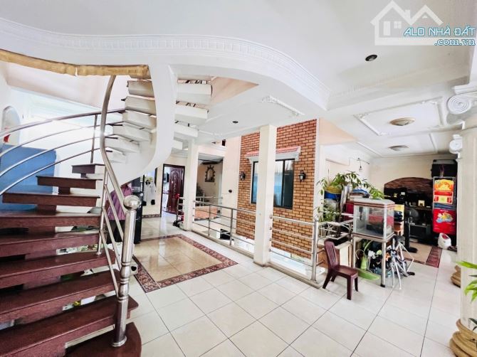 BIỆT THỰ CỔ - KHU VIP PHAN XÍCH LONG - PHÚ NHUẬN – 3 TẦNG- 240M2- NGANG 12M – CHỈ 37.9 TỶ - 5