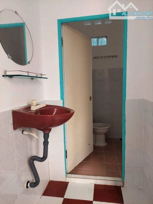 Bán nhanh căn nhà Ngay sát bên bệnh viện huyện Hóc Môn. 1 sẹc đường Bà Triệu, 850 triệu - 5
