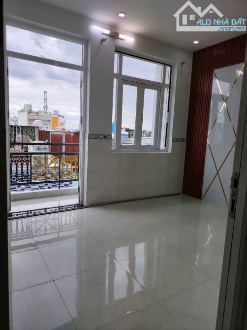 Nhà 4 tầng đường xe hơi thông suốt , chợ Đông Bắc , gần CV Phần Mềm , giá chỉ 4.85 tỷ - 5