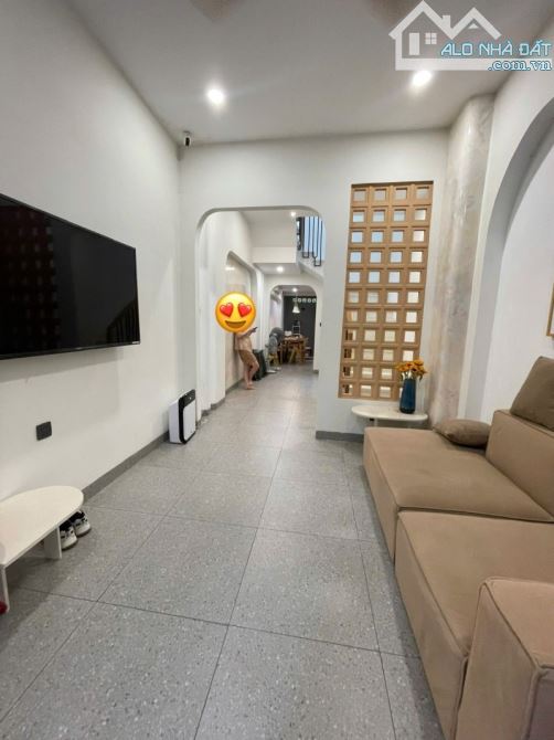 Nhà đẹp Phạm Văn Bạch, P15 Tân Bình. DT 52m2. 3 tầng BTCT. Ngang A4 nở hậu. Giá 5.15 tỷ TL - 5