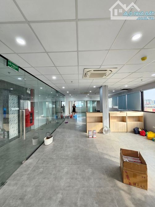 BÁN TOÀ VĂN PHÒNG MẶT PHỐ VŨ TÔNG PHAN 310m2 - 10T THANG MÁY - MT 11m - 145 TỶ -LÔ GÓC-HẦM - 5