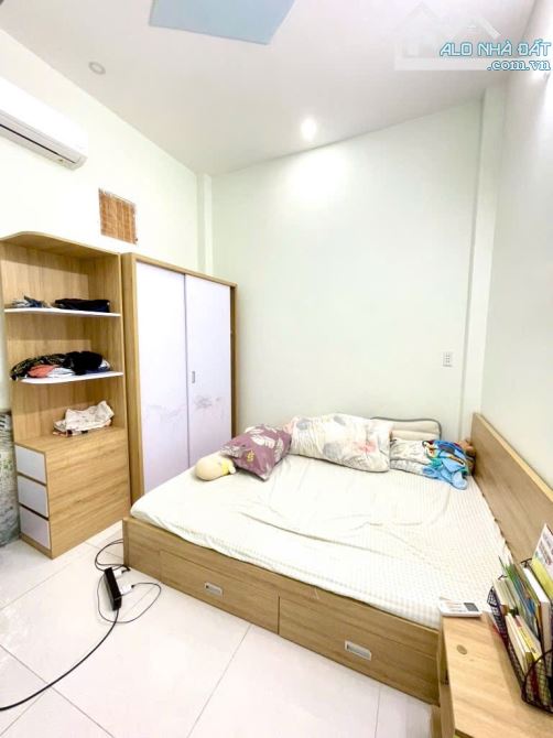 NGAY TRƯỜNG THPT ĐÀO SƠN TÂY THỦ ĐỨC - NHÀ 2 TẦNG 4PN 70M2 - SỔ RIÊNG HOÀN CÔNG CHỈ 4.9 TỶ - 5