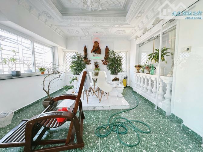 SIÊU PHẨM TÂN CỔ ĐIỂN - 4 Tầng - HXH Sát Mặt Tiền - Gần Chợ Bà Chiểu - 5