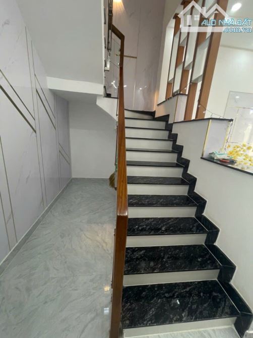 Bán nhà 3 tầng mới, Huỳnh Tấn Phát. 132m2 - Ngang 5m - xe hơi đậu trong nhà - Chỉ 7.x tỷ - 5