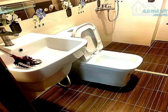 PHÚ NHUẬN, P.3, BÁN GẤP TÒA NHÀ  6 TẦNG, 10 PHÒNG KINH DOANH, SÁT MẶT TIỀN ! - 6