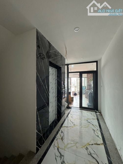 Minh Khai oto tránh nhà xây mới 7 tầng có thang máy , kd cực tốt . Vị trí đi lại thuận lợi - 6