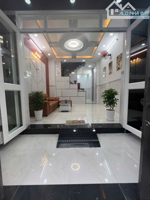 Nhà 4 tầng đường xe hơi thông suốt , chợ Đông Bắc , gần CV Phần Mềm , giá chỉ 4.85 tỷ - 6