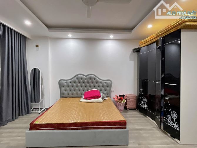 PHÂN LÔ CHÙA LÁNG NGÕ THÔNG OTO TRÁNH KINH DOANH GẦN PHỐ 5 TẦNG 50m MT 5.2m 18 Tỷ - 6