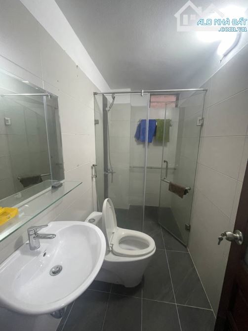 Nhà Ngọc Lâm 50m 5 tầng MT 5 m phân lô cán bộ giá hợp lý 12 tỷ - 7