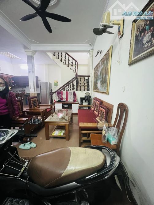 Bán nhà Vũ Tông Phan - giá Đầu Tư - 63m2 chỉ 12.5 tỷ - Ngõ nông rộng 20m ra phố - 7