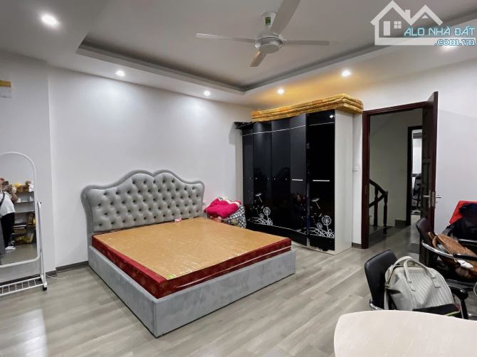 PHÂN LÔ CHÙA LÁNG NGÕ THÔNG OTO TRÁNH KINH DOANH GẦN PHỐ 5 TẦNG 50m MT 5.2m 18 Tỷ - 7