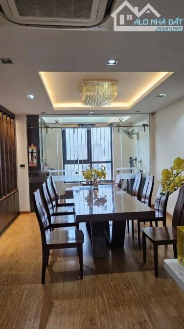 BÁN CĂN HỘ CHUNG CƯ SỐ 3 VŨ PHẠM HÀM - CẦU GIẤY - FUL NỘI THẤT - 230M - 4 NGỦ - 4 VỆ SINH - 8