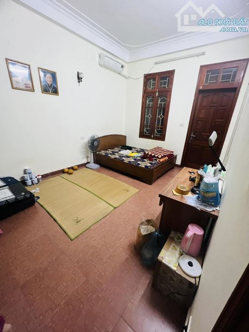 Bán nhà Vũ Tông Phan - giá Đầu Tư - 63m2 chỉ 12.5 tỷ - Ngõ nông rộng 20m ra phố - 9