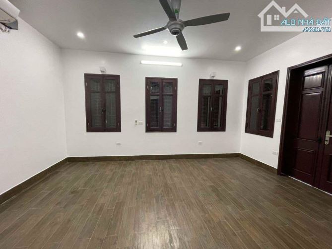 BIỆT THỰ CAO CẤP MỘ LAO HÀ ĐÔNG, LÔ GÓC, Ô TRÁNH VỈA HÈ, 157M2- 3 TẦNG- MT 22M- GIÁ 32 TỶ - 9