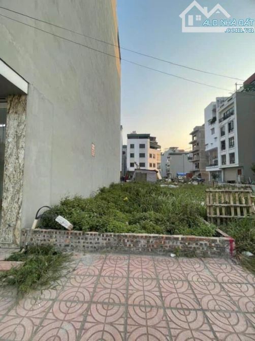 Đất khu tái định cư Ngọc Thuỵ - ngõ oto thông đường thoáng