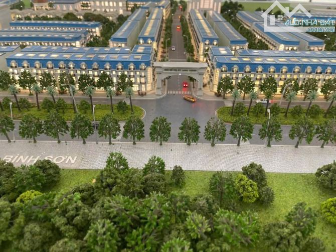 KDT STC LONG THÀNH, TP SÂN BAY TRONG TƯƠNG LAI . DT : 120M2 CHỦ THU VỀ 2 TY 8