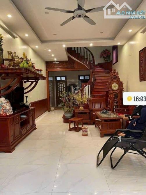 HIẾM TRỤC CHÍNH LÔ GÓC GIÁP HƯƠNG MẠC  ĐẠI HẠ GIÁ 2X TR/1M NHÀ 3T ĐẸP100M2