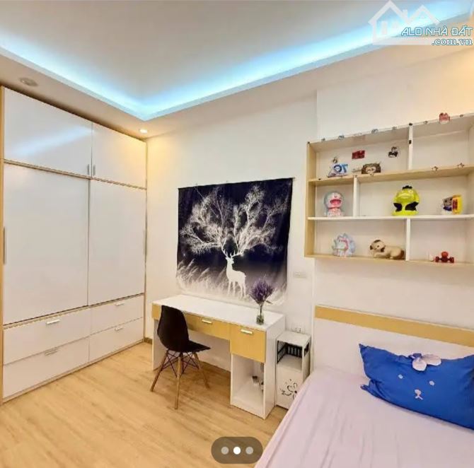 SIÊU RẺ - CHỈ 5,5 TỶ - 50M - NHÀ DÂN XÂY VIỆT HƯNG- FULL ĐỒ - GẦN Ô TÔ, TIỆN ÍCH  Vị trí v