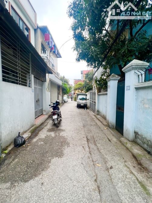 BÁN ĐẤT PHỐ THẠCH BÀN - 157M² - GIÁ CHỈ 18TỶ NGÕ Ô TÔ TRÁNH – GẦN PHỐ – GẦN CHỢ