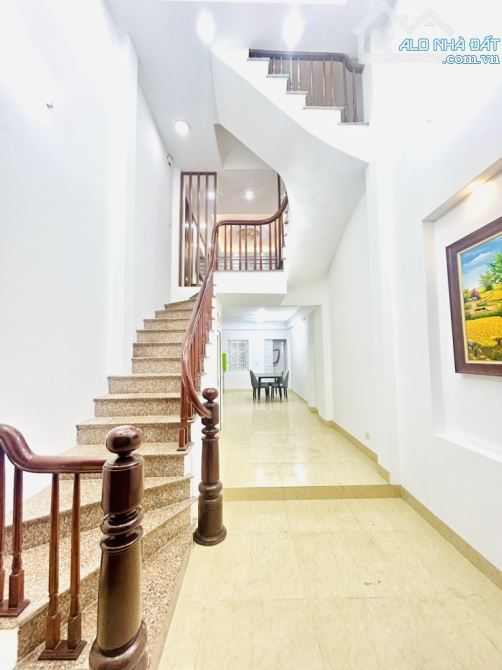 Cực hiếm trong tầm giá ! Lĩnh Nam - Hoàng Mai - 40m - 5 Tầng - 5 Ngủ Chỉ Nhỉnh 6 tỷ