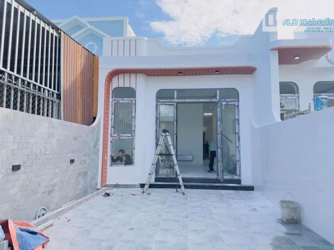 CHỦ CẦN TIỀN BÁN GẤP Nhà Cấp 4 thiết kế hiện đại khu vực Bửu Long