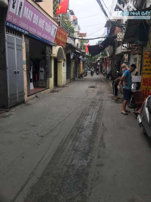Bán Nhà Phố Đinh Công Thượng, Hoàng Mai 61m2 x C4  x MT 4m - 8,2 Tỷ .