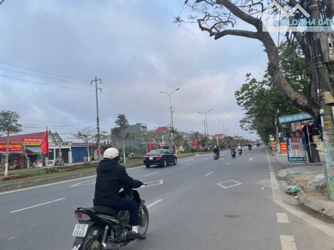 Siêu Phẩm 99m2 ngang 5,5m Mặt đường 353 Phạm Văn Đồng,Kinh doanh buôn bán tốt giá rẻ.