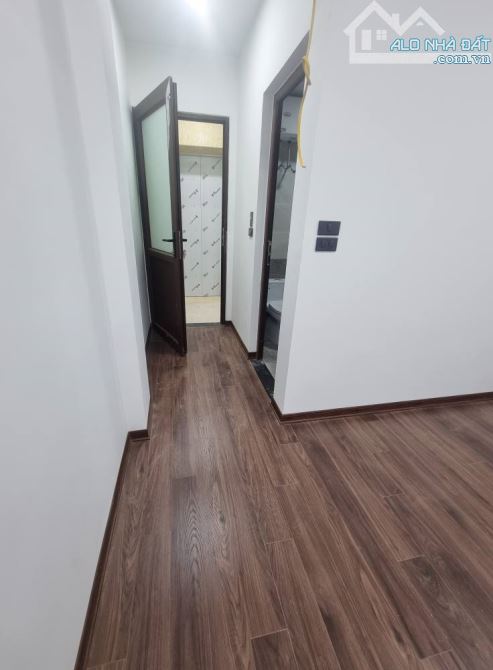 Bán NR Đường Láng, 15,8 tỷ, 39m2, 5PN, 6WC, 7T, mặt tiền 3,8m