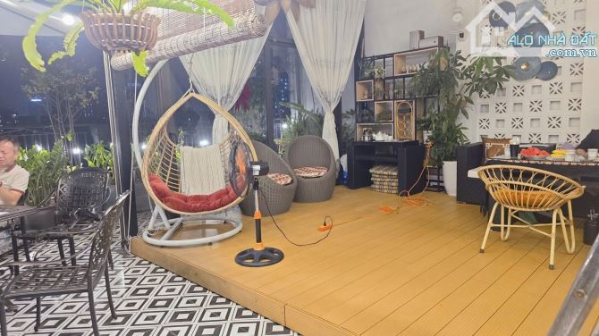 Nguyễn Khánh Toàn - siêu hiếm Tòa nhà 8 tầng mặt tiền 25m vỉa hè rộng