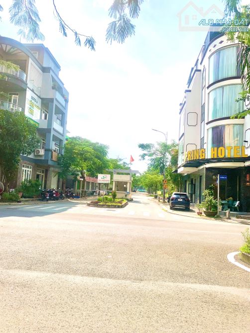 BÁn nền đất 125m2 đường D2 KDC The Seasons cạnh Lotte Mart giá rẻ đầu tư và định cư