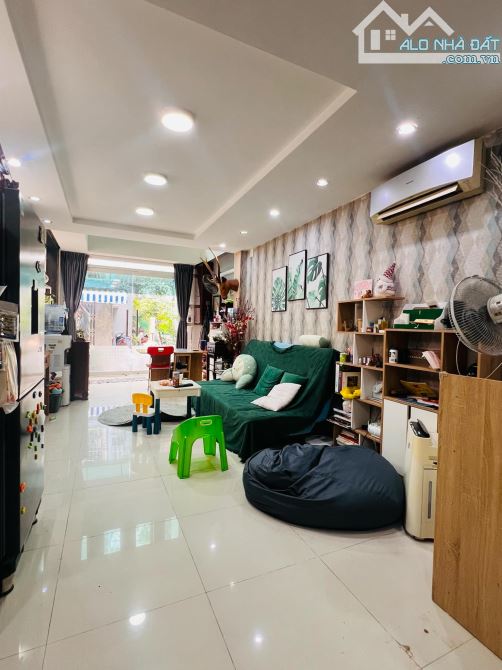 BÁN NHÀ 5 TẦNG GIÁ BẰNG NHÀ CẤP 4 – CHỦ “TÚNG TIỀN” CHỐT NHANH!