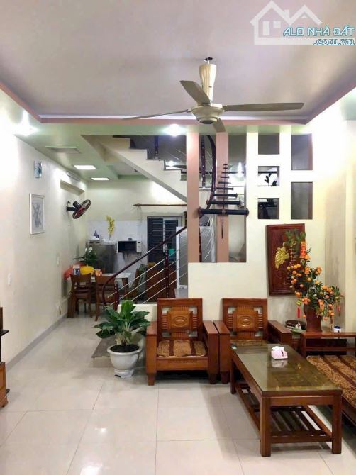 ☘️ Nhà 50m2 nhà 3 tầng sân cổng riêng tại Tiền Phong, Đằng Hải chỉ 1,9 tỷ.   - Nhà 3 mặt t