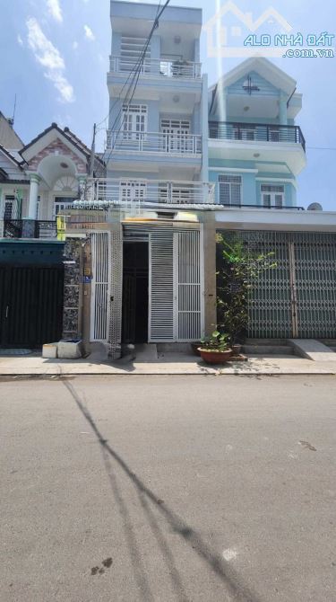 MTKD ngay Vườn Lài. Nhà 5 tầng. 68m2. 300m2 sàn. 5PN. 7 tỷ