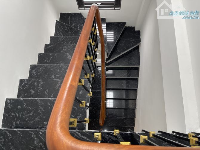 Bán nhà 5T mới xây 30m2 ngõ 53 Quang Tiến Đại Mỗ – Cách ô tô đúng 1 nhà – Giá cực tốt 6tỷ