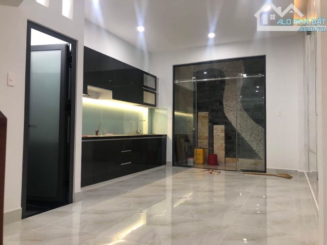 🚀 "Đầu Tư" Hẻm Đẹp Nguyễn Văn Cừ, 60m², 3 Lầu, Giá Chỉ 8 Tỷ, 💸 "Chiết Khấu Cao"